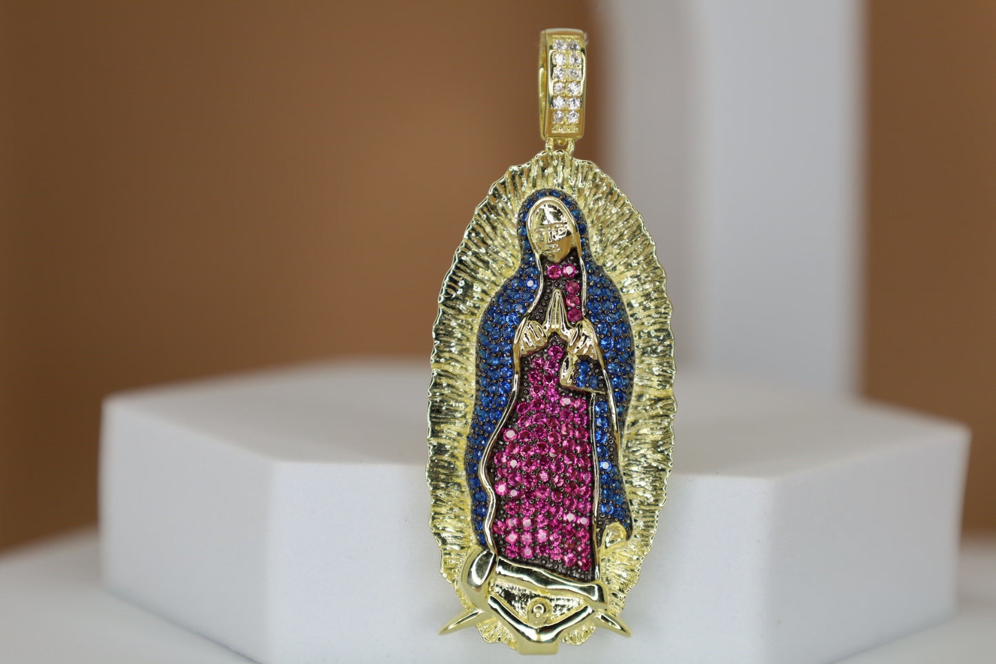 Virgen Pendant