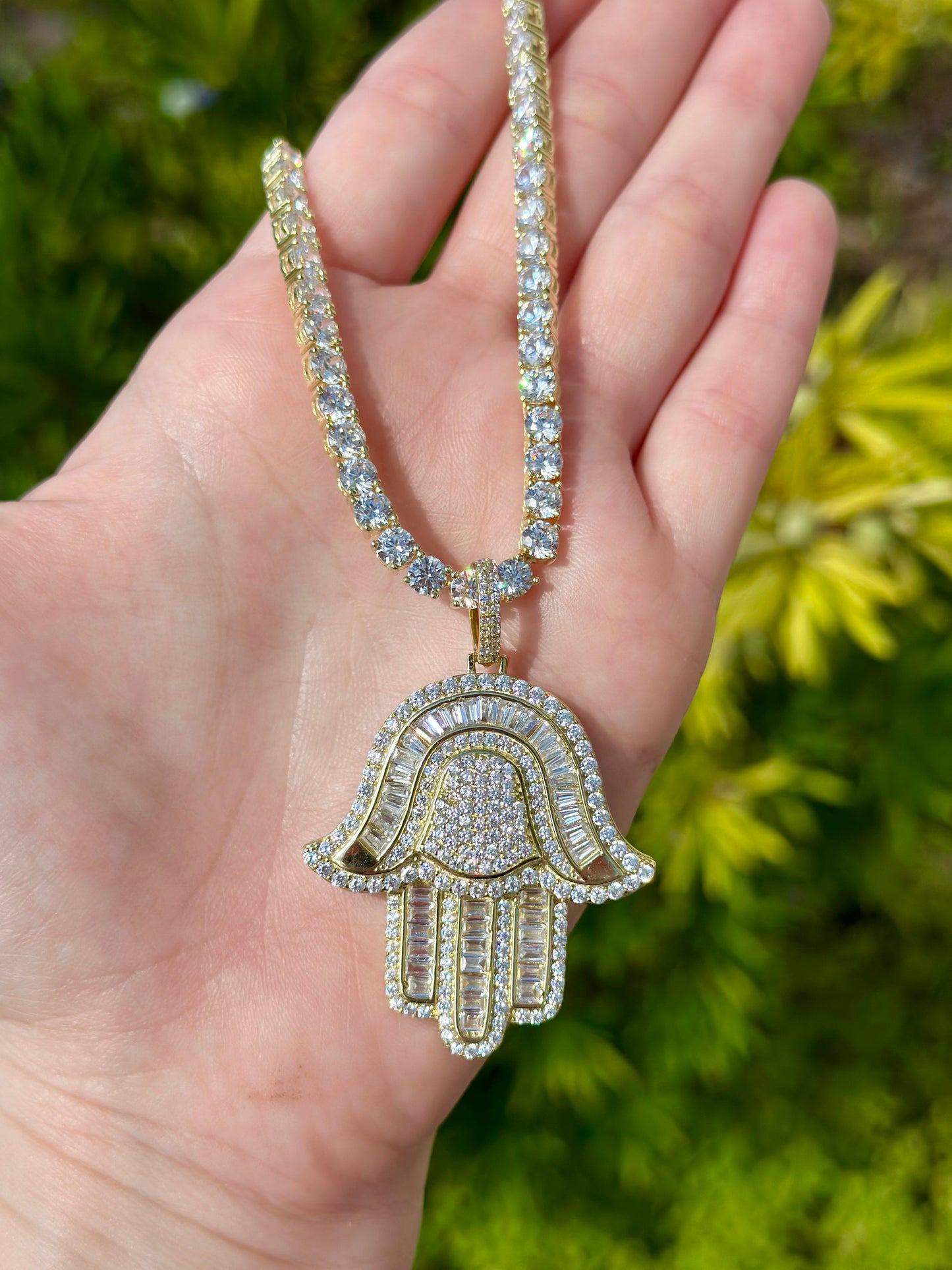 Prong Hamsa Pendant